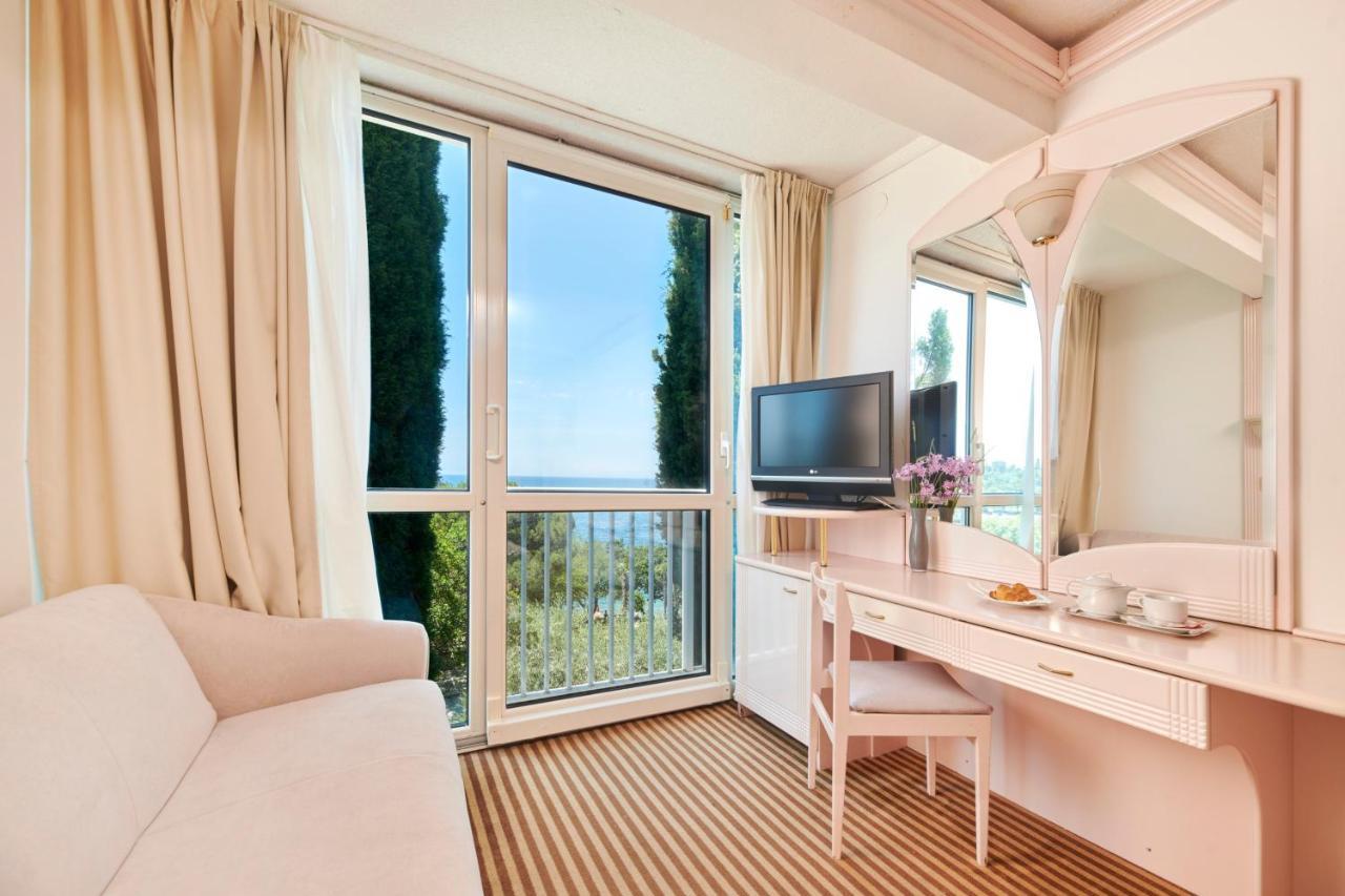 Hotel Zorna Plava Laguna Porec Exterior photo
