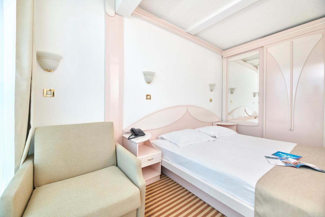 Hotel Zorna Plava Laguna Porec Exterior photo