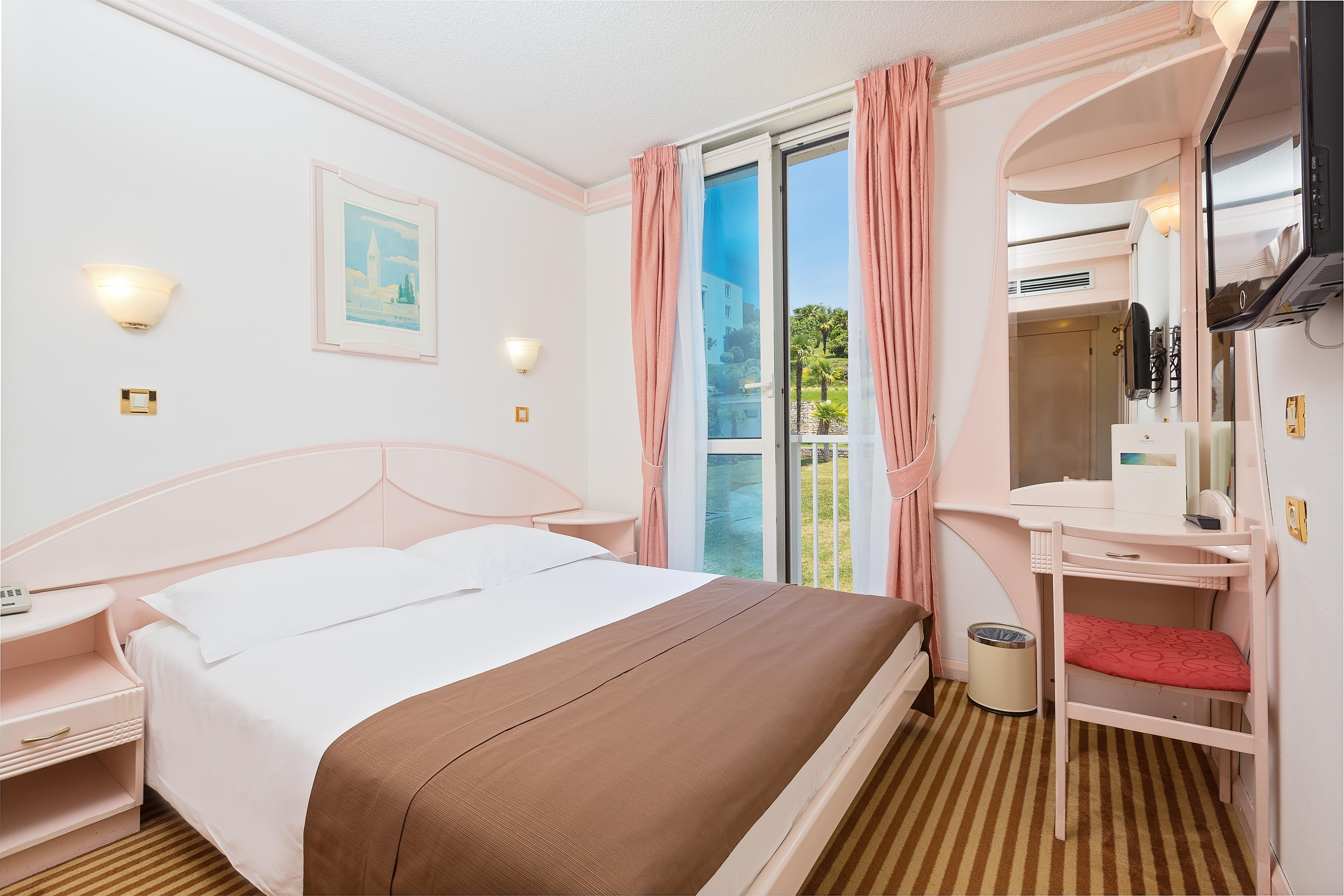 Hotel Zorna Plava Laguna Porec Exterior photo