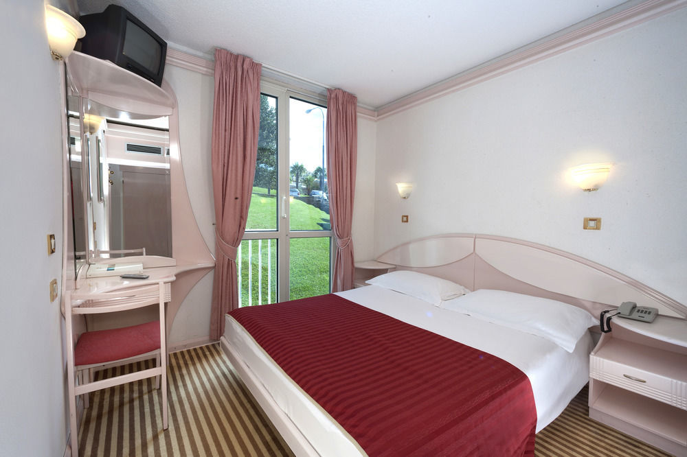 Hotel Zorna Plava Laguna Porec Exterior photo